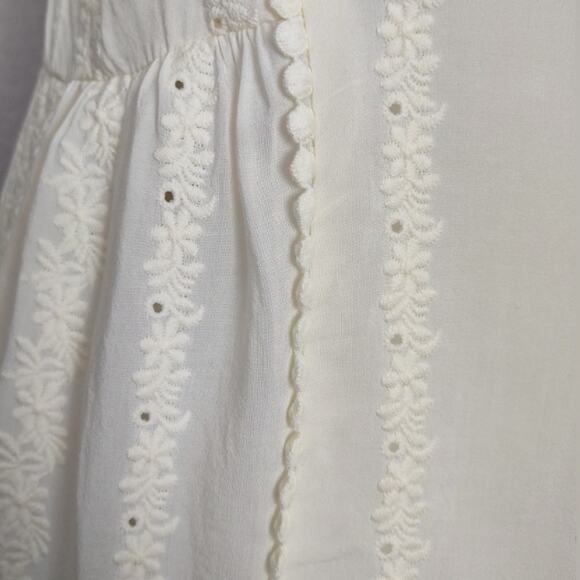 Torrid Ivory Eyelet Embroidered Blouse Size 1 - Picture 11 of 15